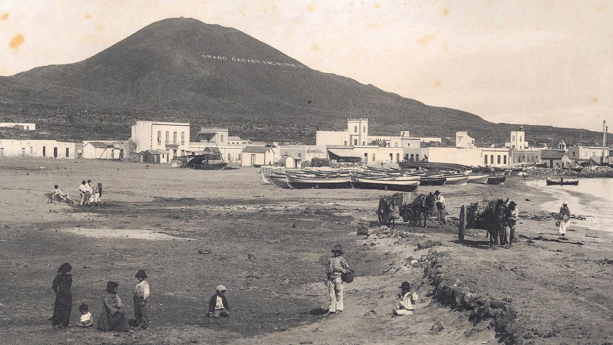 La playa y ermita de La Luz, tomada en 1893 por el fotógrafo nortugo Carl Norman