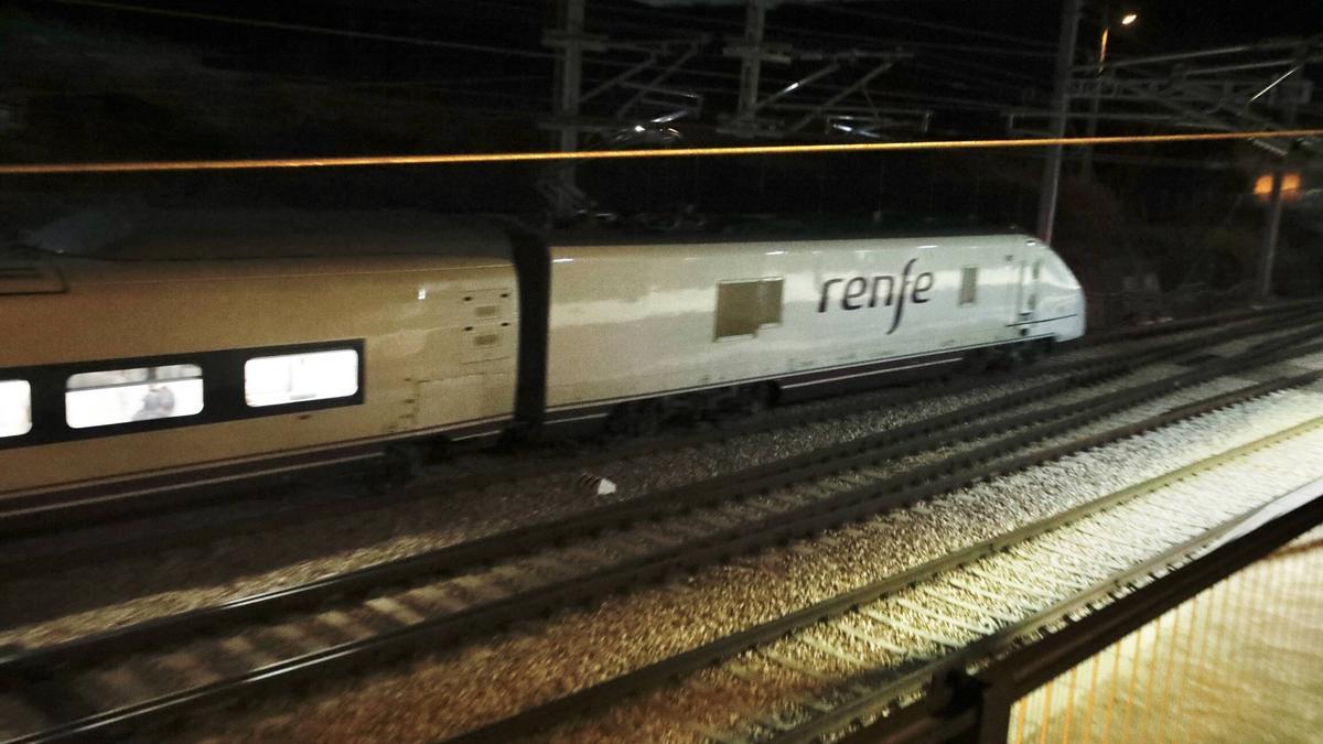 EN IMÁGENES: El primer tren Avril en pruebas para la Variante entra en Asturias