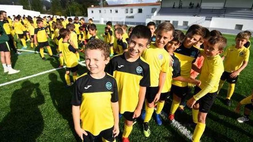 Inauguración del campo de A Seca tras las mejoras. // Gustavo Santos