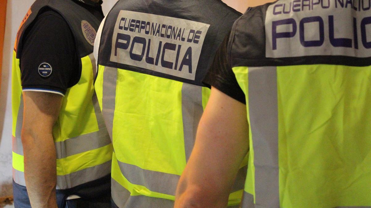El detenido se hacía pasar por trabajador del departamento de seguridad de diversas entidades bancarias.