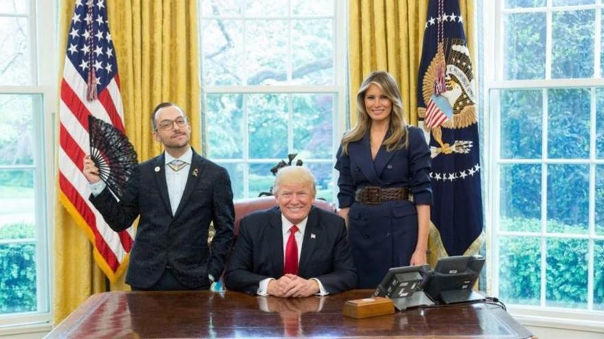 La foto de un profesor gay con los Trump se vuelve viral