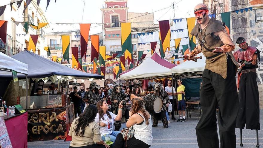 Castalla abre su multitudinaria Feria de San Isidro con 280 estands
