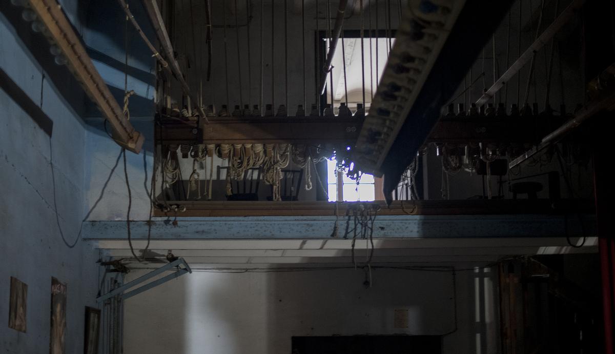 Tramoia del antiguo teatro Studium, anteriormente taller Masriera, en el número 72 de la calle Bailén.