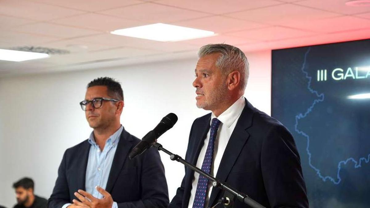 Jordi Horrach junto a Rafael Triguero en un acto de la FFIB en la Gala del Fútbol Pitiuso