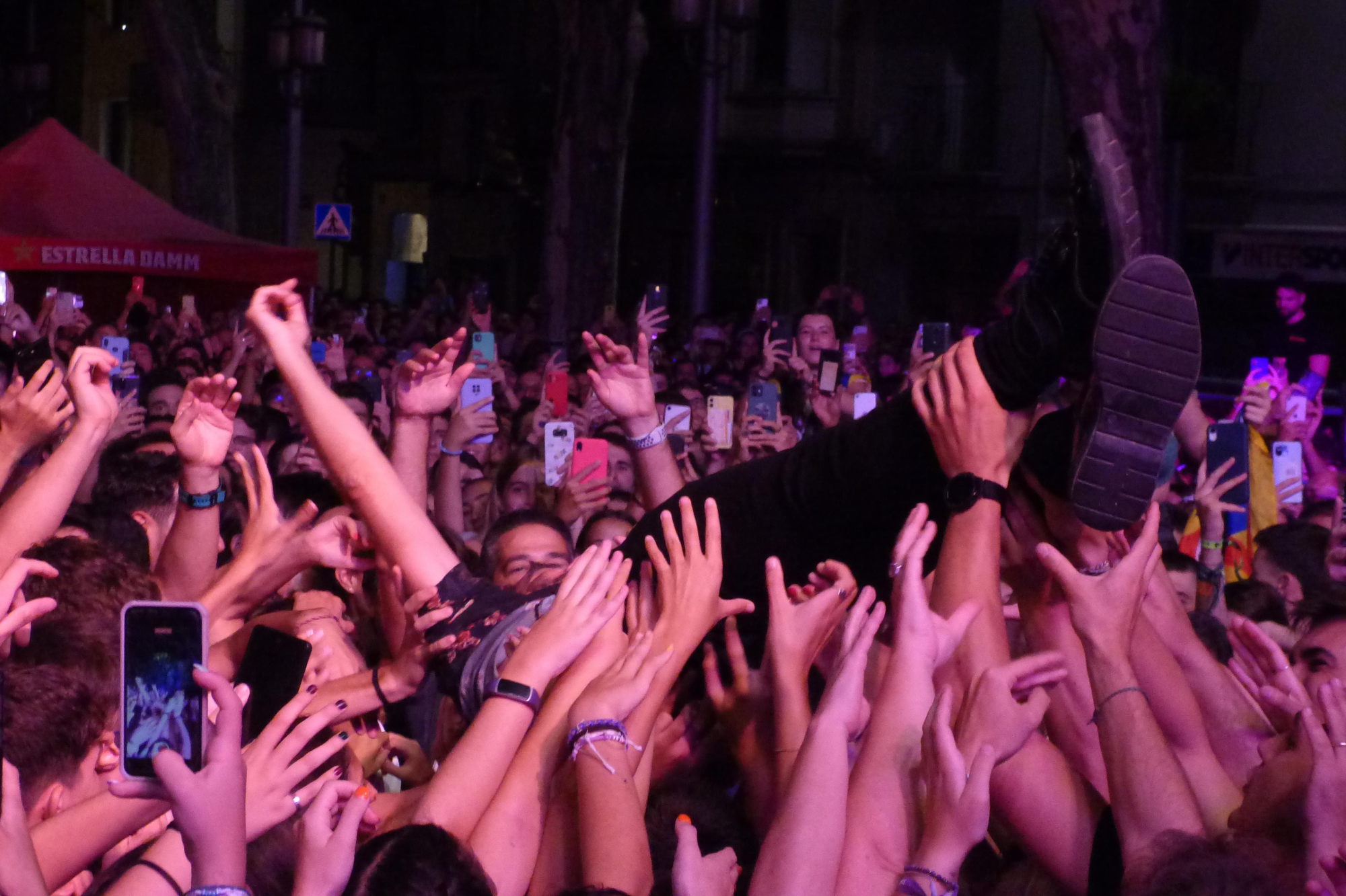 Figueres es desborda amb la tercera nit del festival acústica