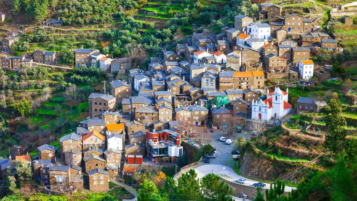 Panorámica de Piodao, el pueblo de pizarra de Portugal