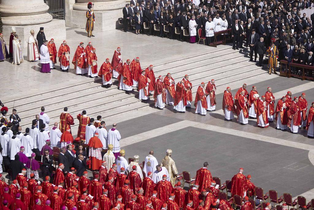 El funeral del papa Francisco en la Plaza de San Pedro del Vaticano, en imágenes