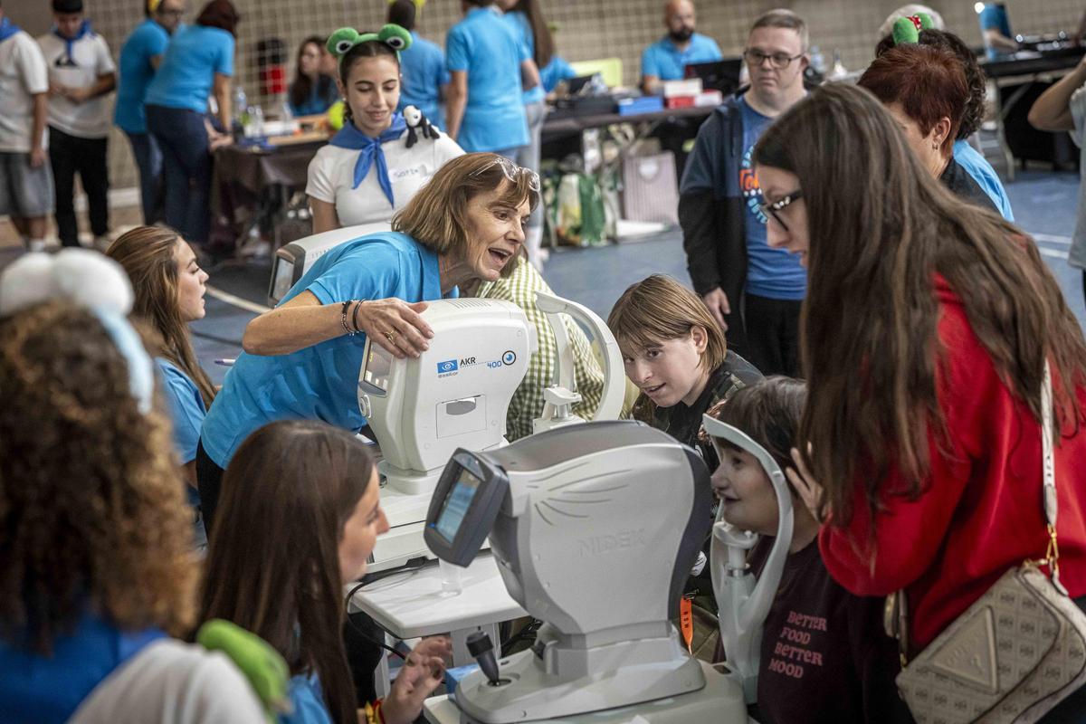Sant Adrià ofrece revisiones gratuitas de vista y oído a más de 600 personas vulnerables
