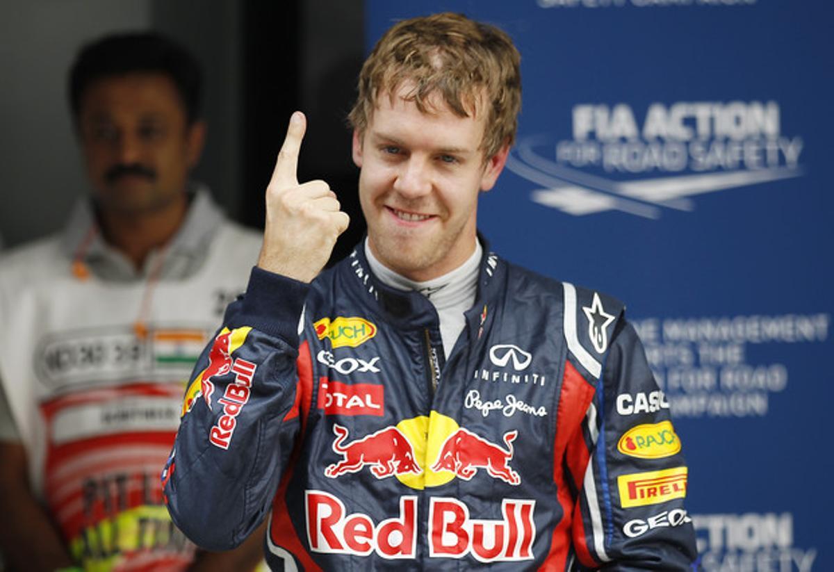 El pilot Sebastian Vettel celebra que demà sortirà el primer al Gran Premi de l’Índia. El pilot Sebastian Vettel celebra que demà sortirà el primer al Gran Premi de l’Índia.