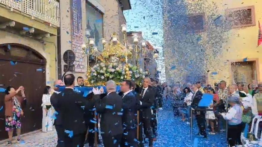 OFRENDA FIESTAS ORPESA I Orpesa cubre de flores a la Virgen de la Paciencia en uno de los actos más emotivos de las fiestas