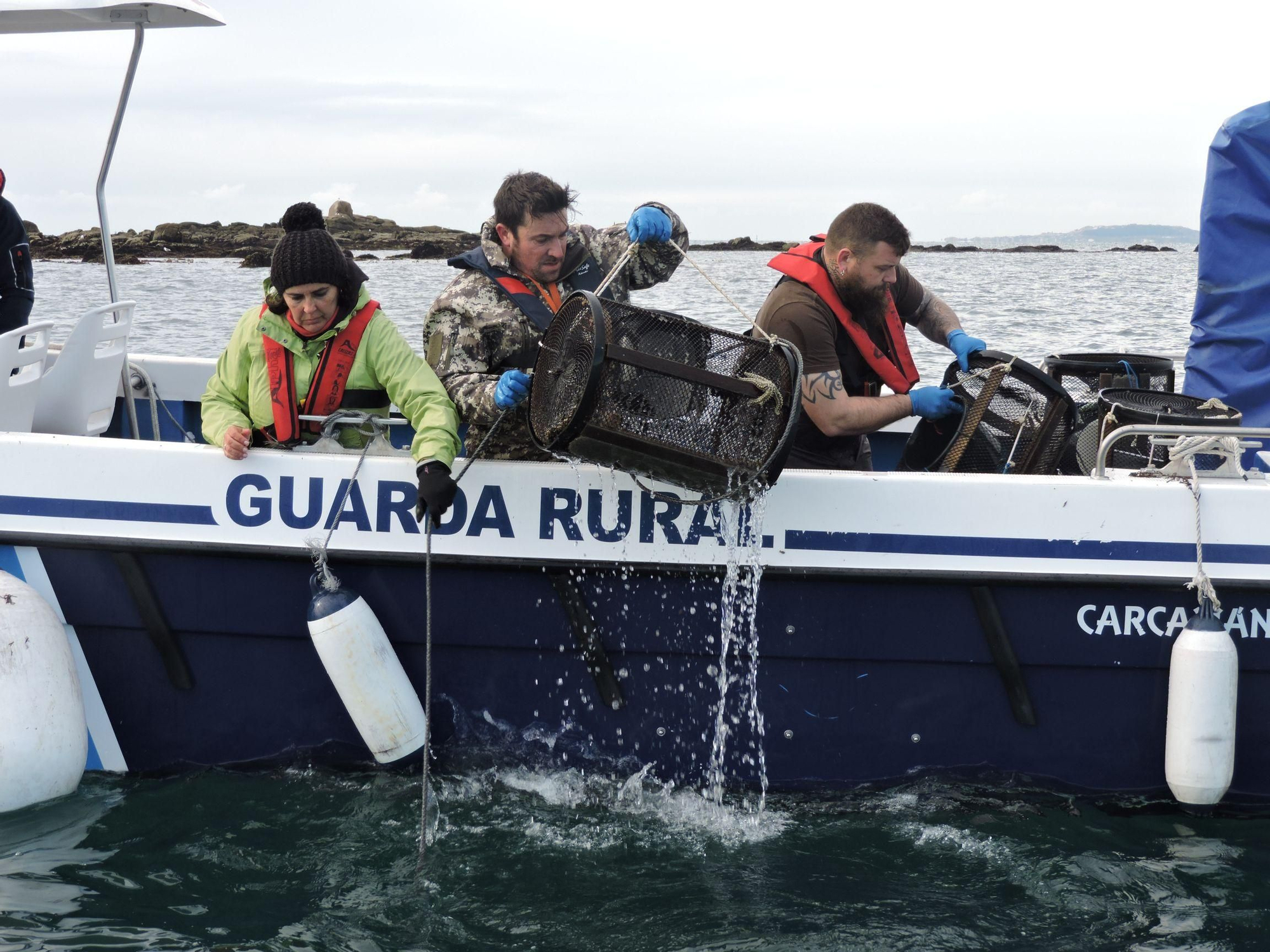 Así se lucha contra la basura marina en Areoso