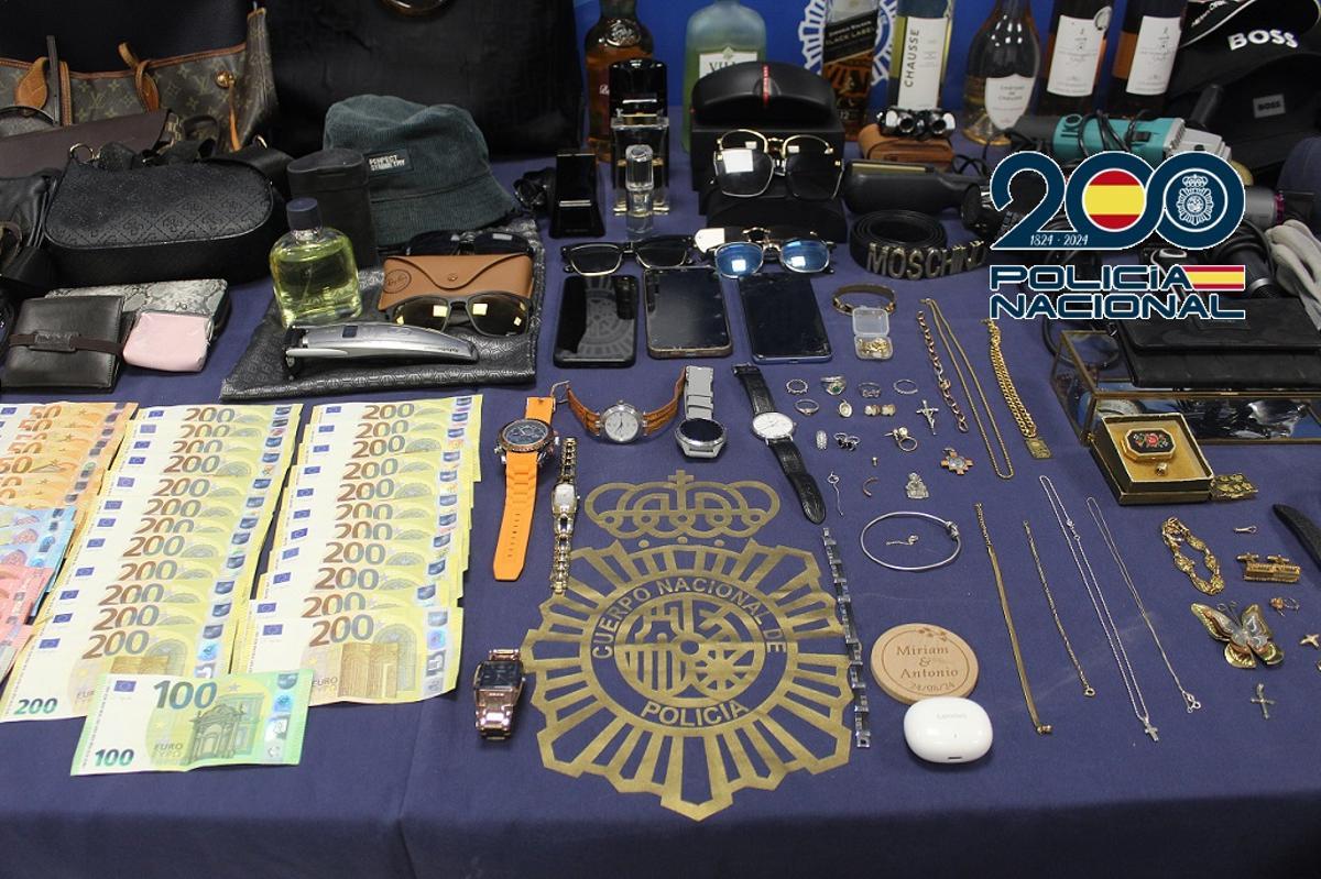 Detalle de los efectos recuperados por la Policía Nacional.