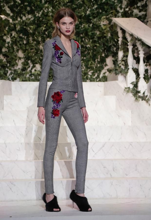 Desfile La Perla en Nueva York: traje gris