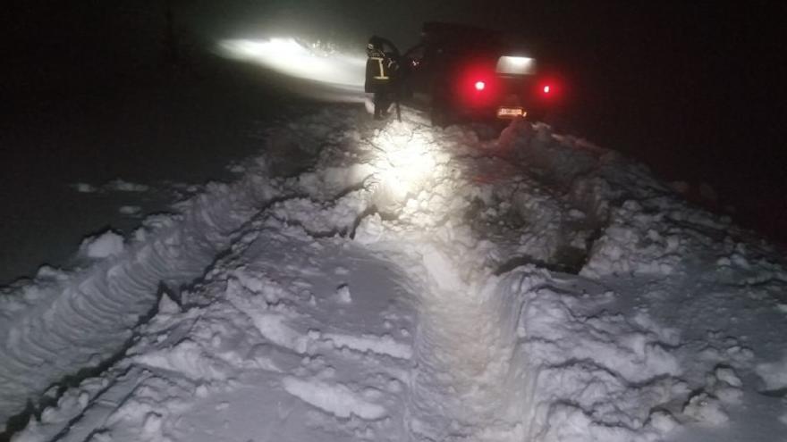 Un instant del rescat al Coll de les Bassotes de Josa i Tuixén