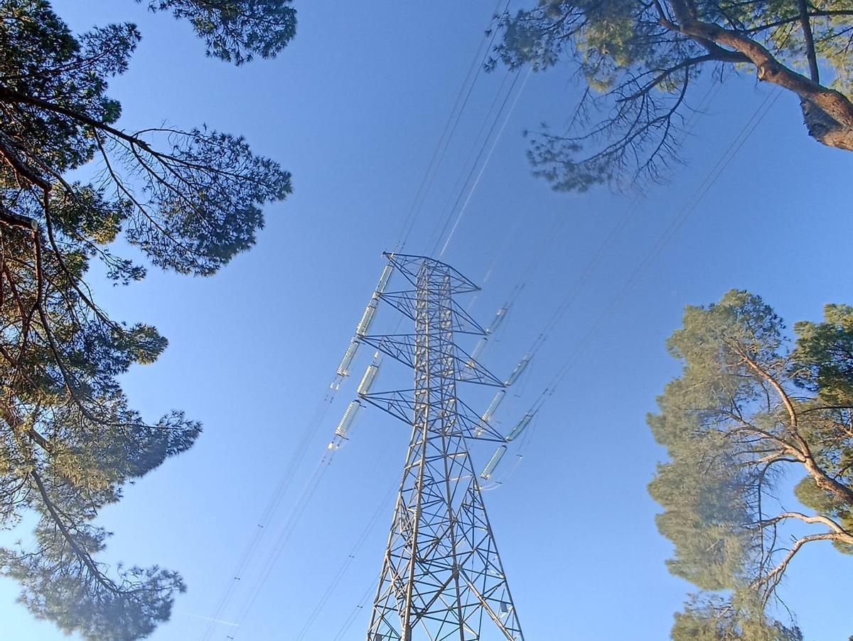 Torre de la red de transporte de electricidad.