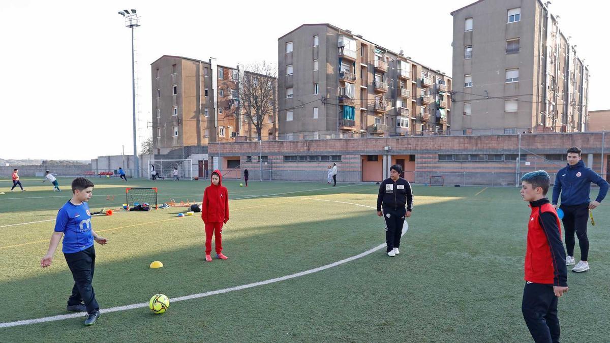 L'escola esportiva Girona Est, entrenant a Vila-Roja.