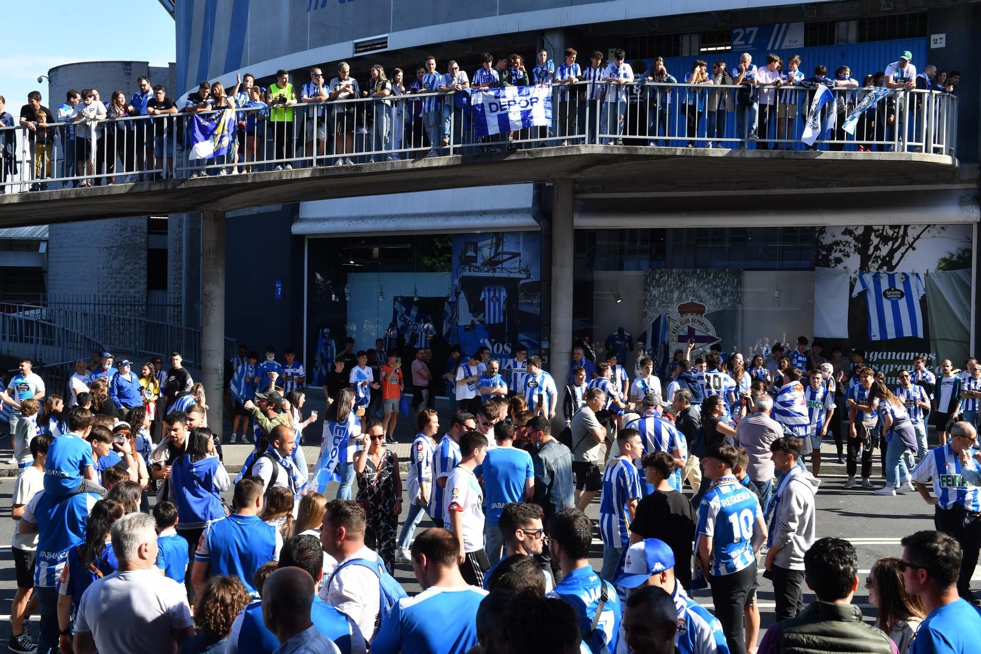 Recibimiento al Deportivo antes del partido frente al Linares