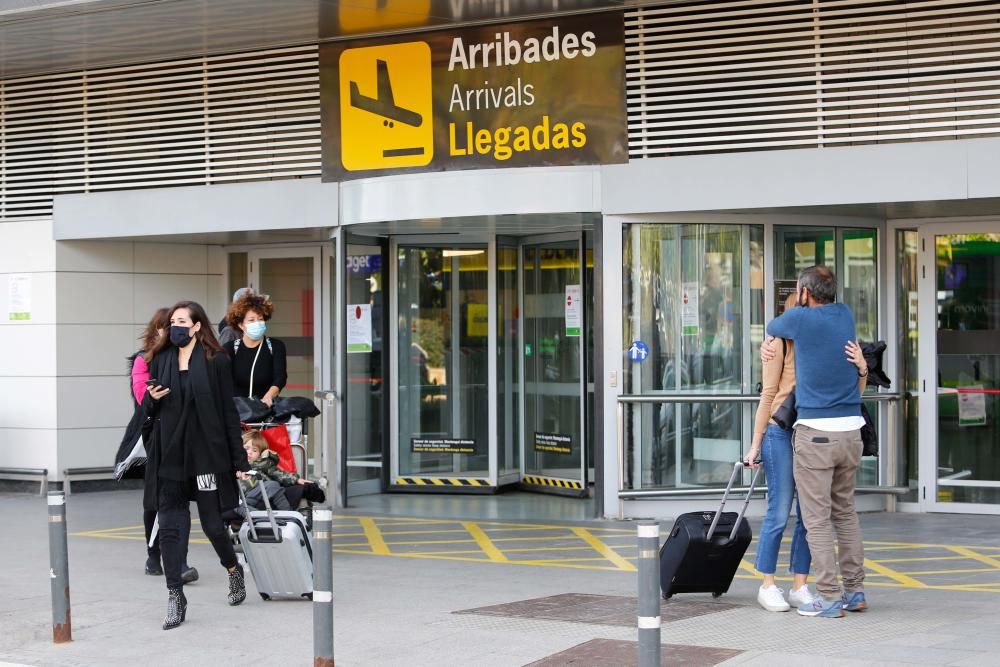 El aeropuerto de Ibiza sigue siendo un coladero de peninsulares