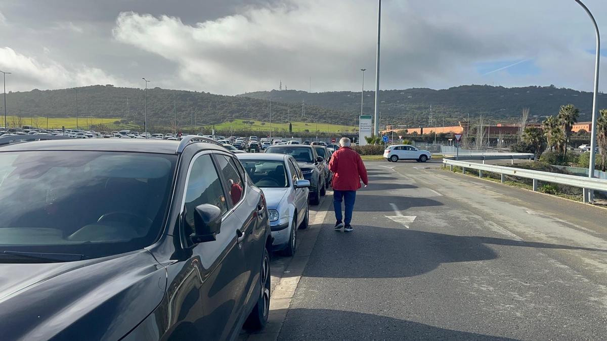 Vídeo | Quejas por el aparcamiento en el Hospital Universitario de Cáceres
