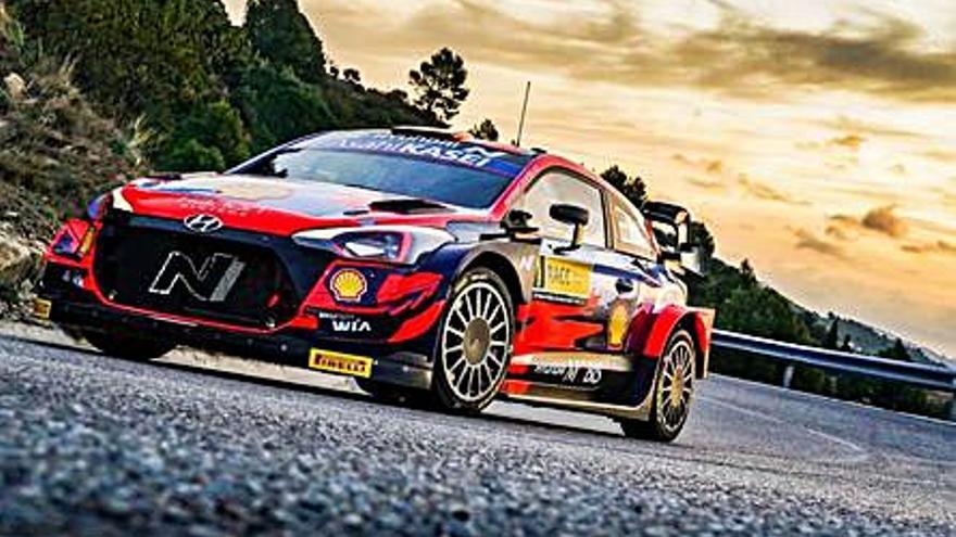 Neuville lidera el Ral·li Catalunya Costa Daurada per davant d’Evans i Ogier