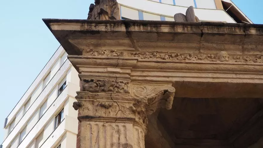 Las grietas reaparecen en los casalicios de Alzira