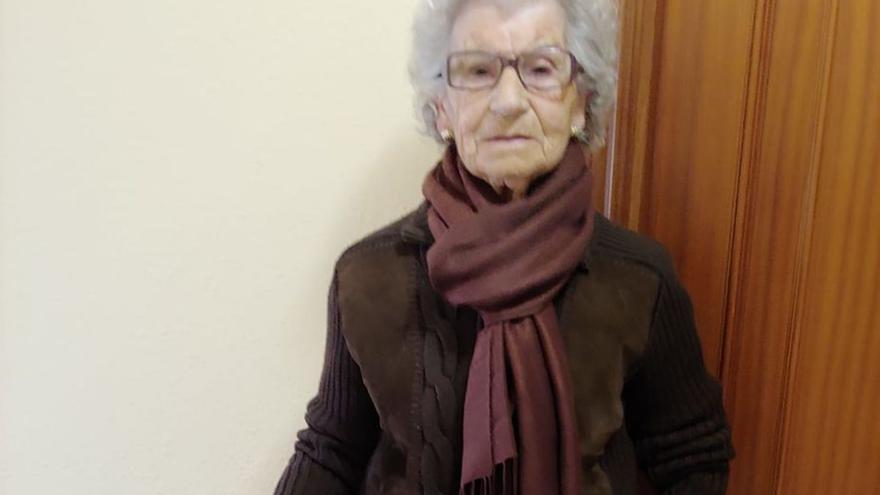 Brígida, la más veterana de la UNED Sénior del aula de Paderne, cumple 92 años