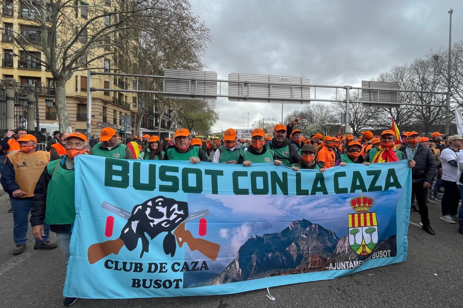 La manifestación también reúne a los cazadores de la Comunidad Valenciana para reivindicar la caza