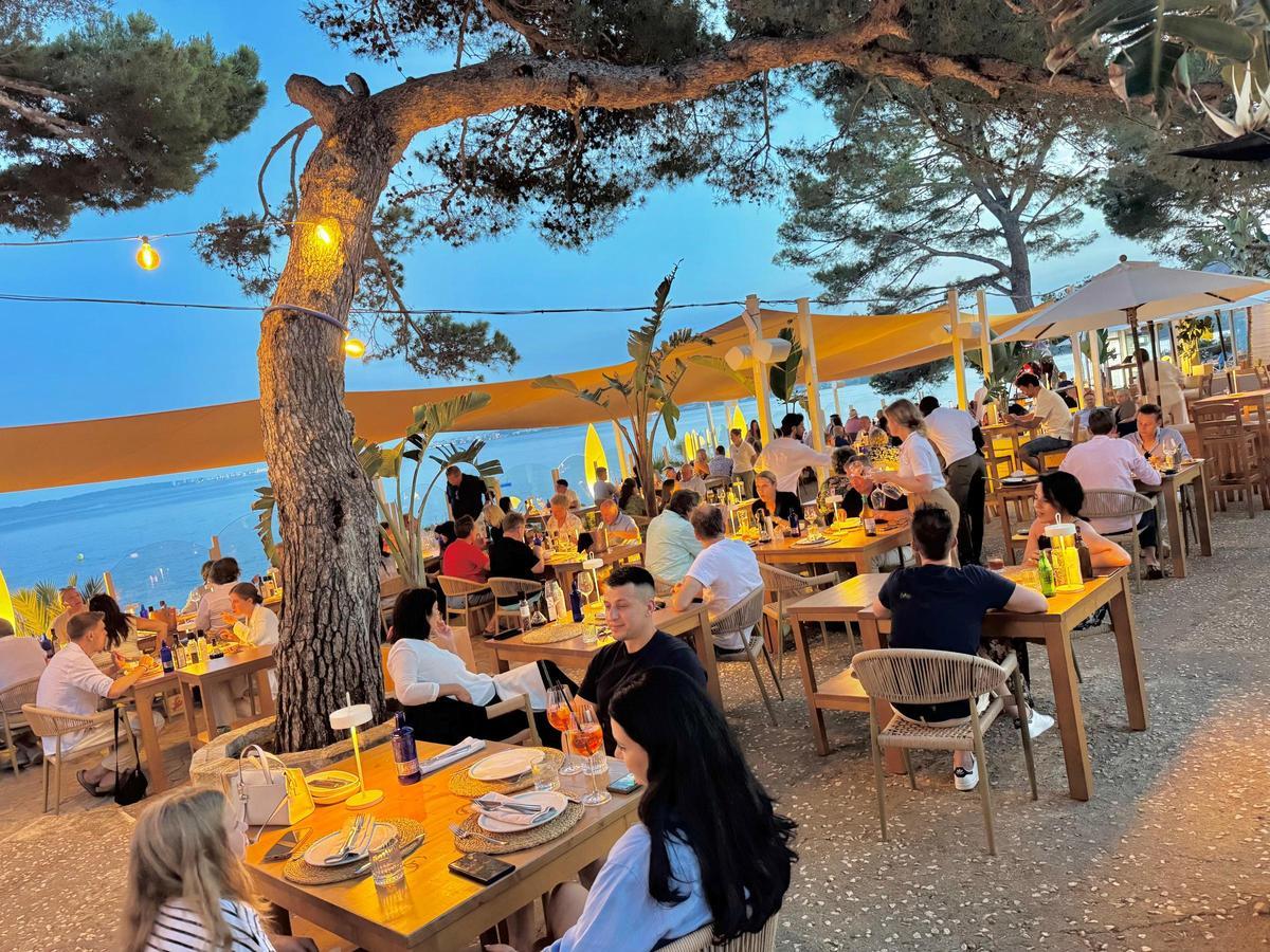 Das La Cabaña liegt in Costa dels Pins direkt am Meer.