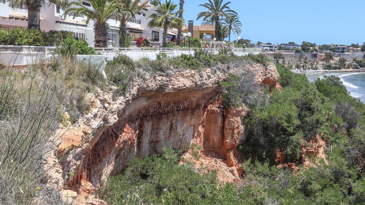 Sendero peatonal que une Aguamarina con Cabo Roig