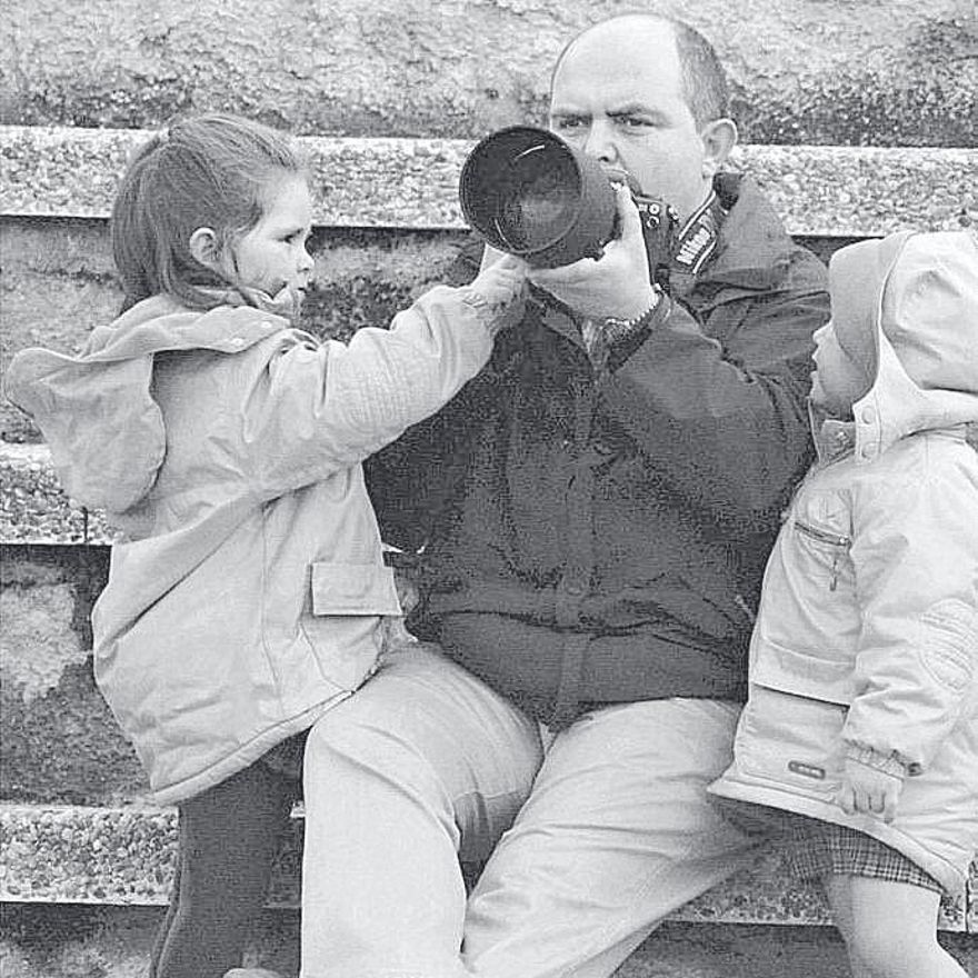 Jesús Farpón, con sus hijos Marta y Carlos