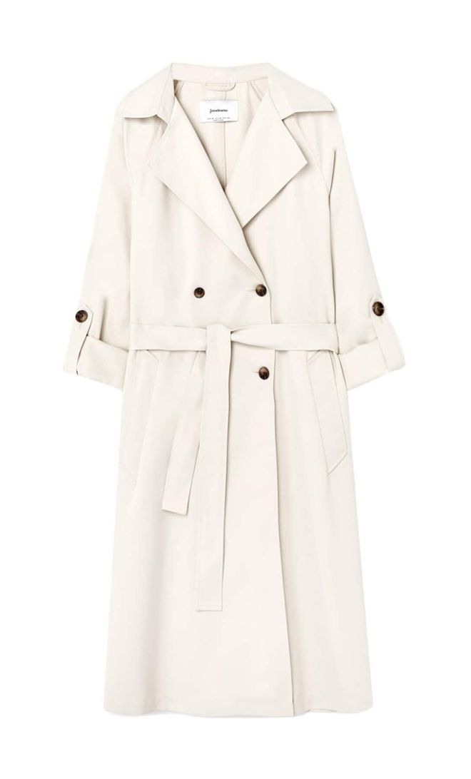 Trench fluido largo de Stradivarius color piedra (39,99 €)