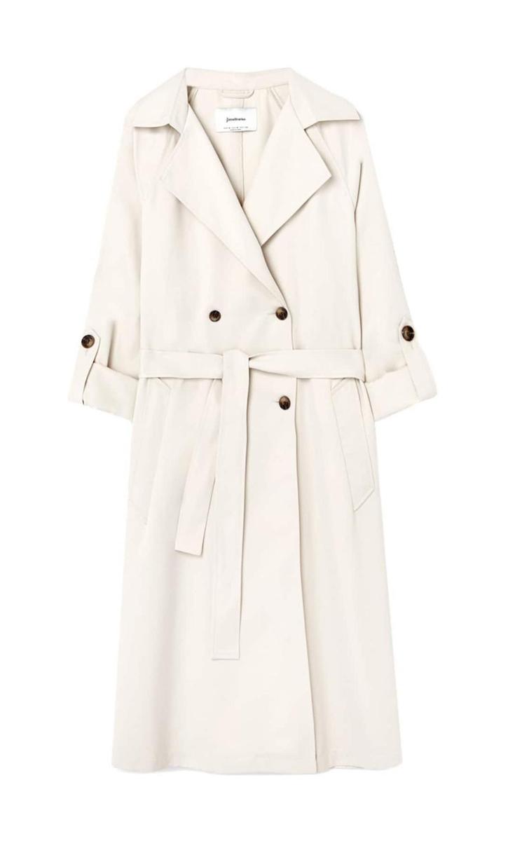 Trench fluido largo de Stradivarius  color piedra (39,99 €)