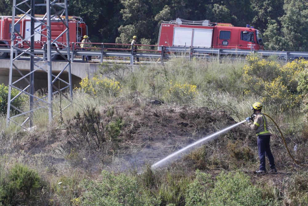 incendi forestal a Llagostera i tall de la carretera