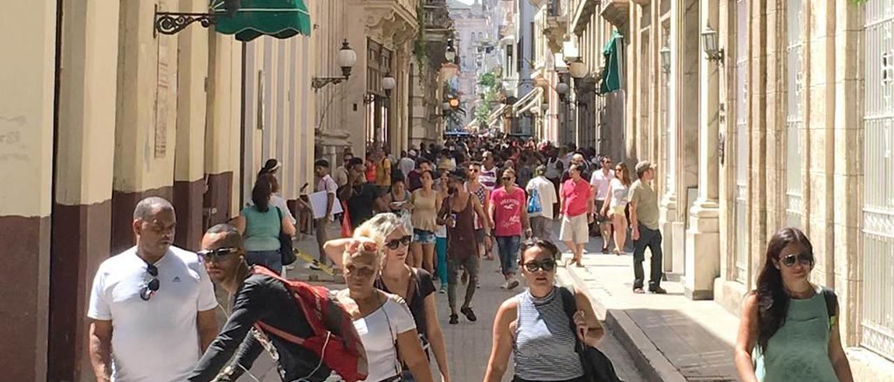 Una de las calles de La Habana Vieja, fotografiada recientemente.