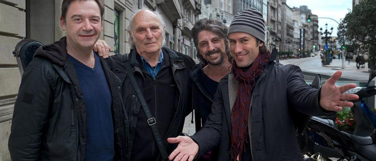 De izq. a dcha., el director musical Alberto Artigas, con Carlos Saura, el coreógrafo Miguel Ángel Berna y el músico Carlos Núñez, en Vigo.