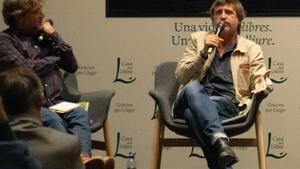 Joanjo Pallàs, junto a Jordi Évole, en la presentación de su libro Jugada personal.