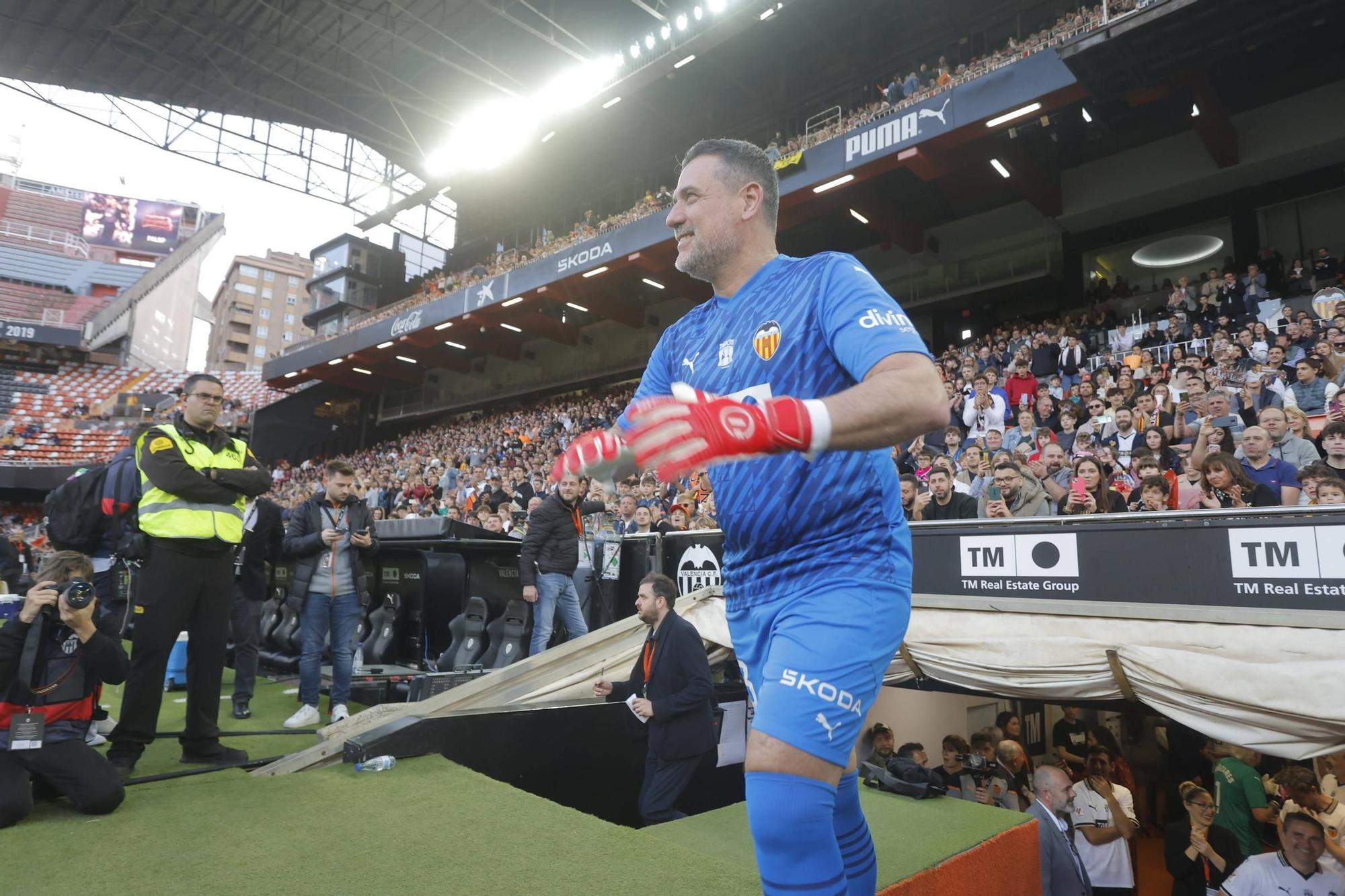 ¡Qué recuerdos! Las fotos del homenaje al Valencia del Triplete