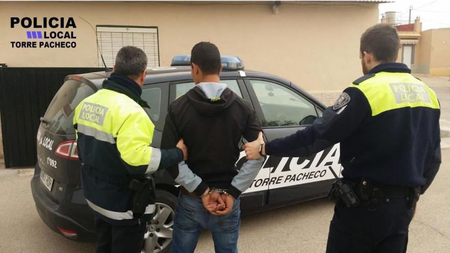 Recuperan dos coches robados y detienen al presunto ladrón