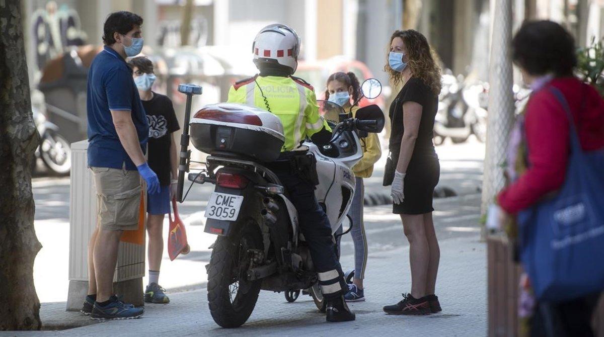 zentauroepp53238799 barcelona   26 04 2020  sociedad   un agente de los mossos d200426162617