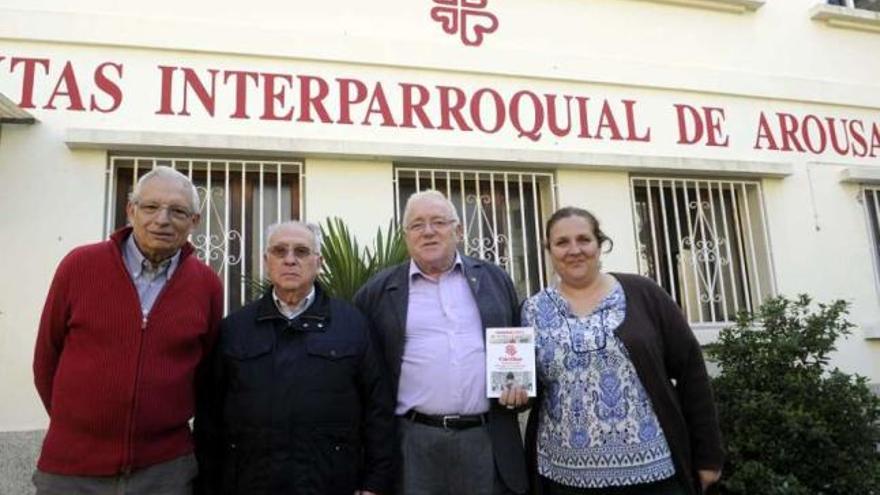Los integrantes de Cáritas Interparroquial de Arousa presentaron la memoria.  // Noé Parga