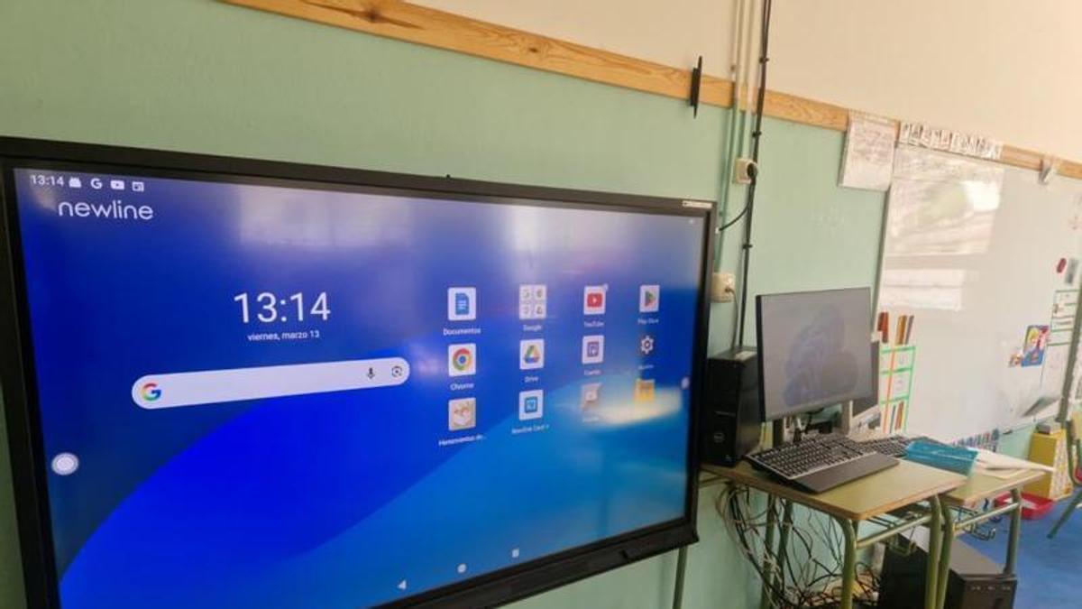 Monitor interactivo instalado en un colegio de la provincia de Huesca.