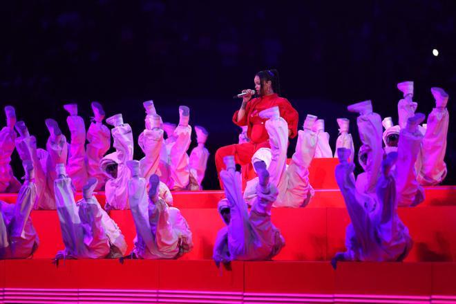 Así ha sido la espectacular actuación de Rihanna en la Super Bowl