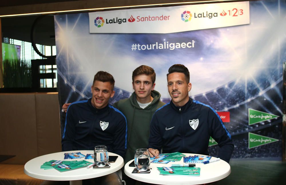 Sesión de firmas de jugadores del Málaga C.F