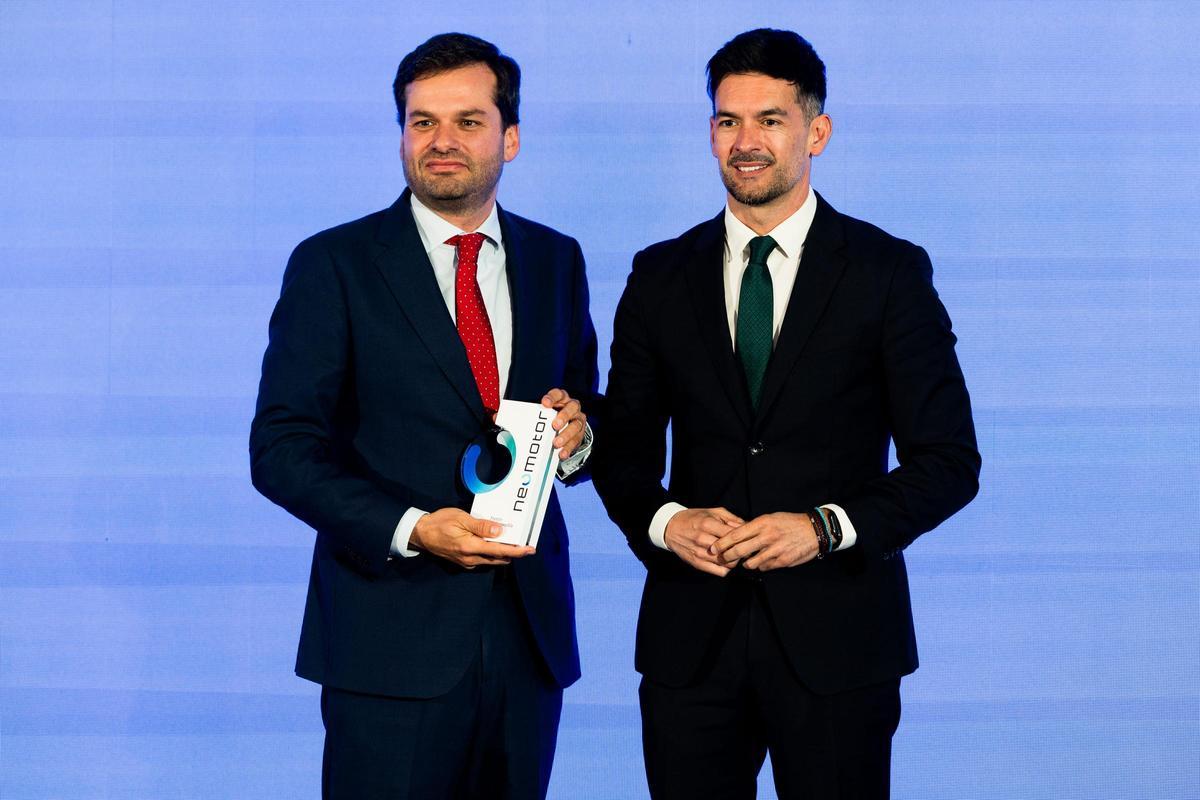 Javier Migoya Peláez, director de Expansión de Redexis, recogió el Premio Desarrollo sostenible, otorgado por David Santiago, CEO y fundador de Tera Batteries