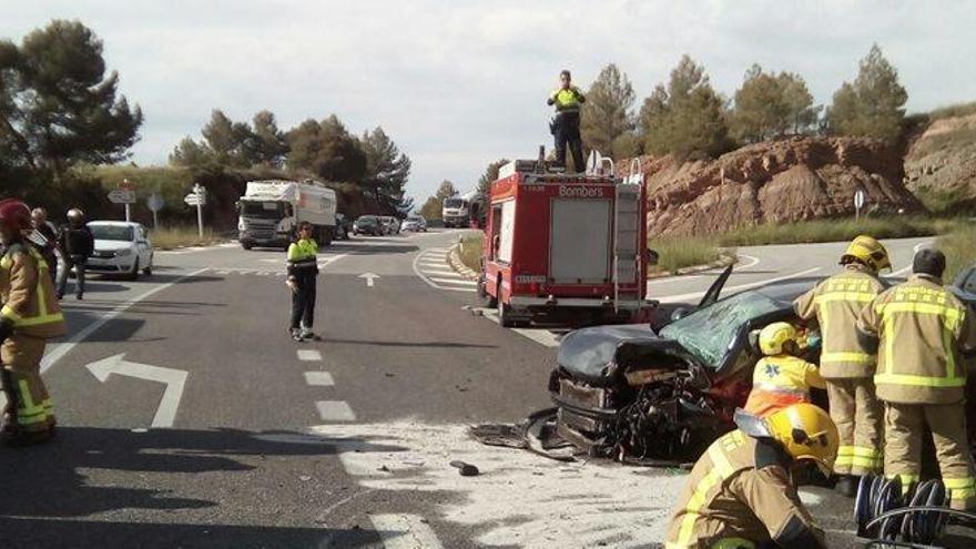 Imatge de l&#039;accident, a la C-55, a Valls de Torroella, que va ser causat per un conductor begut i drogat