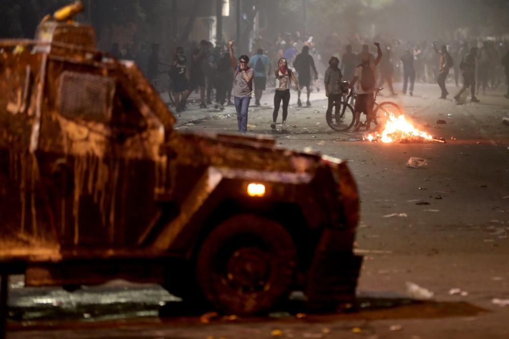 Octavo día de protestas contra Piñera, en ...