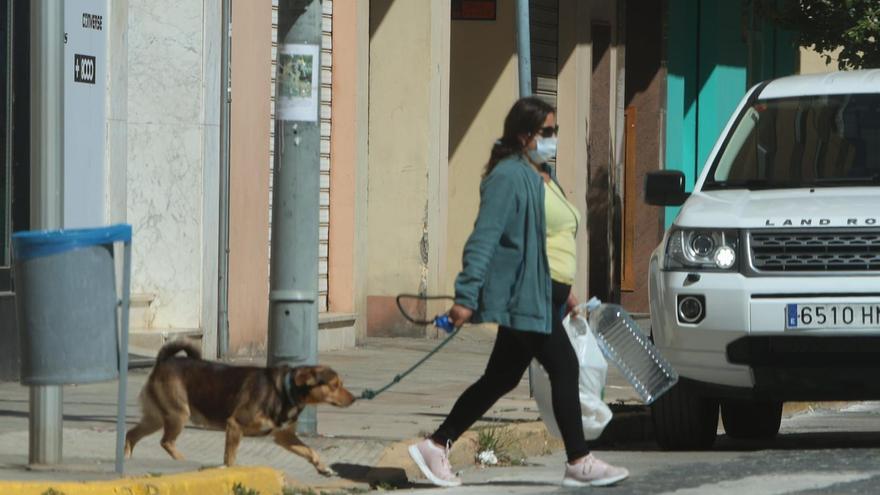 Vuelven las mascarillas a Requena y sus aldeas: &quot;El olor es insoportable, llega a dar angustia&quot;