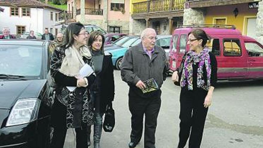 Pérez, Conchi Rivero (teniente de alcalde), García y Fernández, ayer, en Sames.