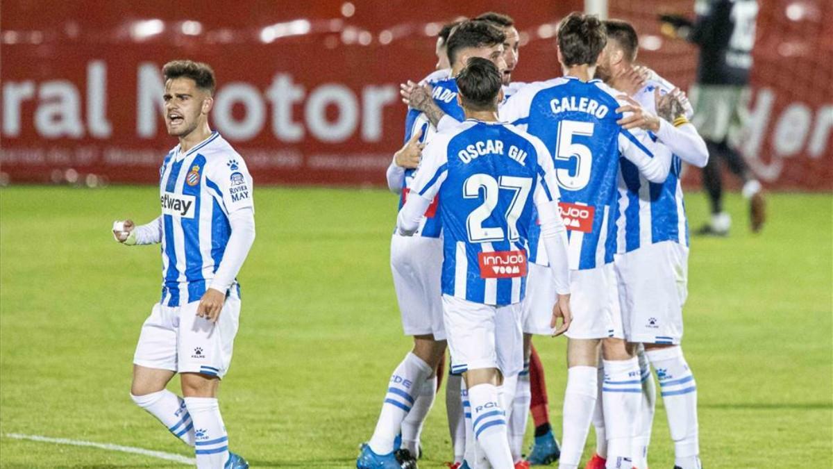 Los jugadores del Espanyol celebran un gol ante el Mirandés.