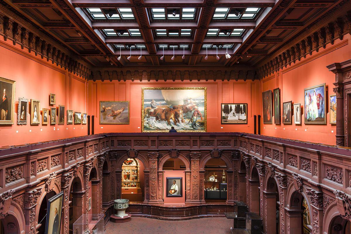 La Sala Entresuelo, presidida por una gran obra de Sorolla.
